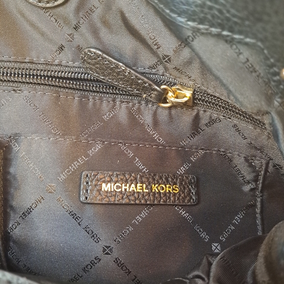 Michael Kors Jet Set Pebbled Leather Shoulder Bag - Picture 13 of 13